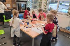 Plätzchen backen der Koalaklasse